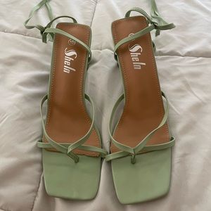 Square toe block heel